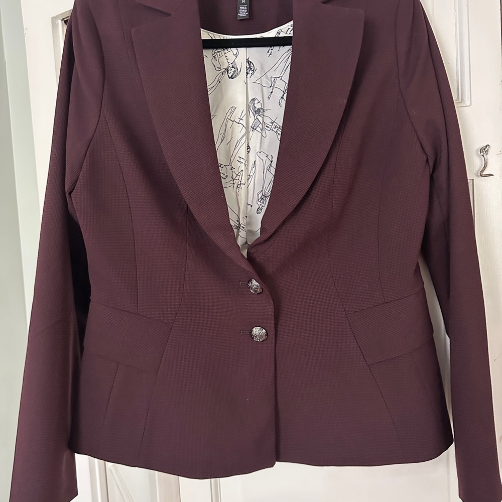 WHBM Signature Two Button blazer Plum Purple burgundy